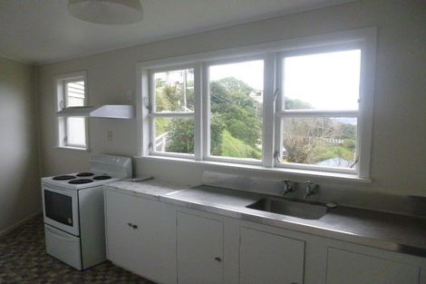 Photo of property in 2b Garden Road, Northland, Wellington, 6012