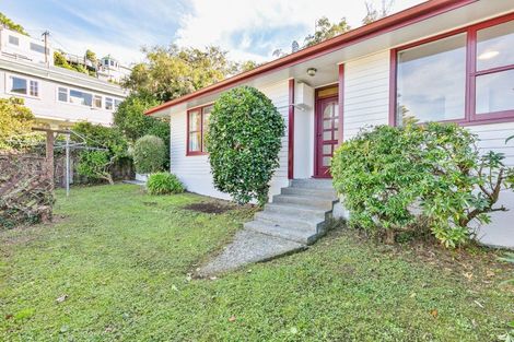 Photo of property in 23 Governor Road, Northland, Wellington, 6012