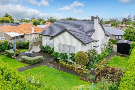 Photo of property in 17 Windsor Road, Maeroa, Hamilton, 3200