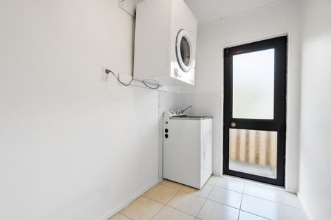 Photo of property in 2/38 Waverley Avenue, Glenfield, Auckland, 0629