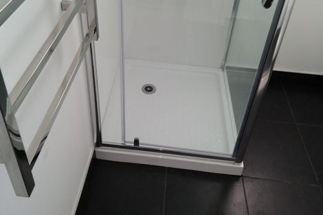 Photo of property in 13 Barclay Street, Newlands, Wellington, 6037
