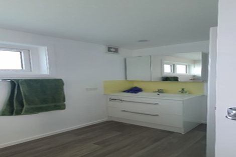 Photo of property in 176 Henderson Valley Road, Henderson, Auckland, 0612