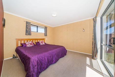 Photo of property in 10 Geneva Terrace, Kelvin Grove, Palmerston North, 4414