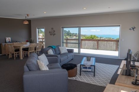 Photo of property in 11 Nancy Wake Place, Cable Bay, 0420