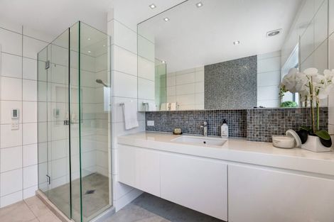 Photo of property in 128 Churchill Road, Rothesay Bay, Auckland, 0630
