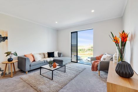 Photo of property in 28 Owen Chapman Drive, Red Beach, 0932