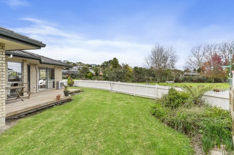 Photo of property in 1 Cabeleigh Drive, Helensville, 0800