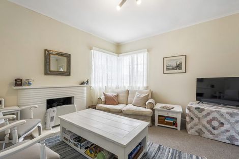 Photo of property in 2/76 Wairoa Road, Narrow Neck, Auckland, 0624