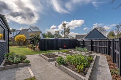 Photo of property in 17 Kingham Place, Avonhead, Christchurch, 8042