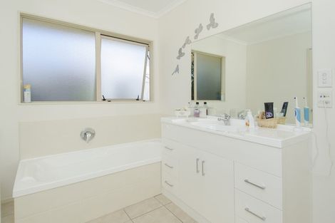 Photo of property in 1 Lamia Grove, Papamoa Beach, Papamoa, 3118