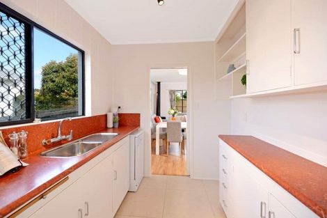 Photo of property in 1/52 Chippendale Crescent, Birkdale, Auckland, 0626