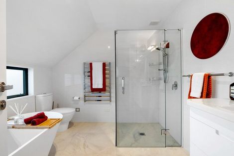 Photo of property in 10 Garreg Road, Fendalton, Christchurch, 8052