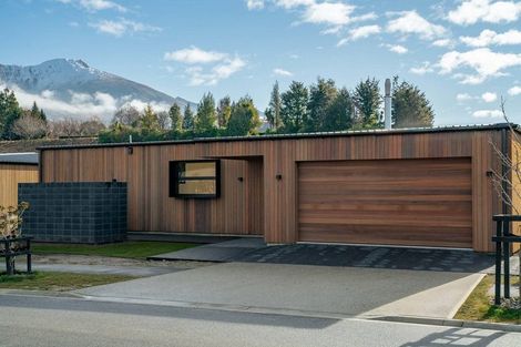 Photo of property in 44 Stackbrae Avenue, Wanaka, 9305