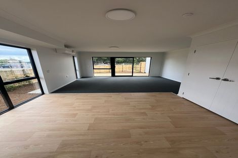 Photo of property in 2 Adel Place, Weymouth, Auckland, 2103