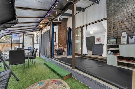 Photo of property in 3/21 Northall Road, New Lynn, Auckland, 0600