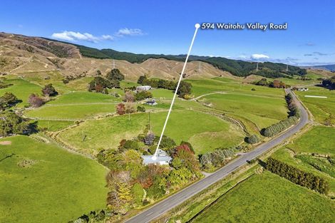 Photo of property in 594 Waitohu Valley Road, Manakau, Otaki, 5583