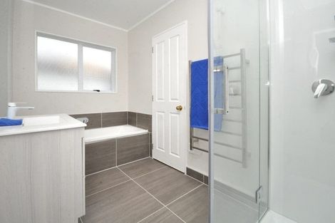 Photo of property in 2/45 Great South Road, Papakura, 2110