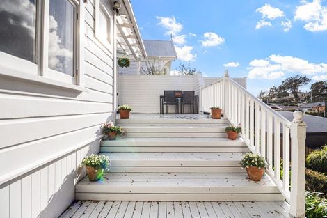 Photo of property in 18 Bracken Street, New Plymouth, 4310