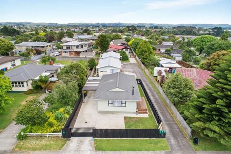 Photo of property in 70 Racecourse Road, Waiuku, 2123