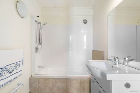 Photo of property in 16 Merlot Lane, Pukekohe, 2120