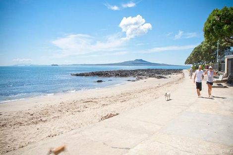 Photo of property in 1/60 Milford Road, Milford, Auckland, 0620