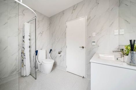 Photo of property in 674 East Coast Road, Pinehill, Auckland, 0630