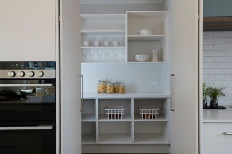 Photo of property in 32 Te Piriti Road, One Tree Point, 0118