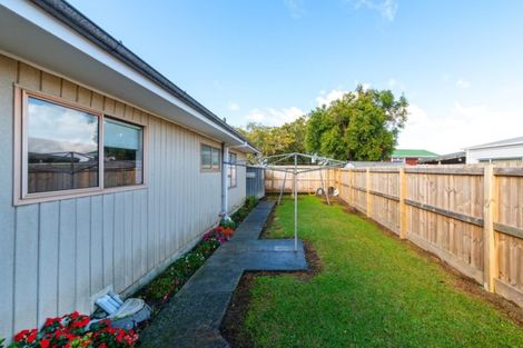 Photo of property in 9a/1 Tawa Road, Te Atatu Peninsula, Auckland, 0610