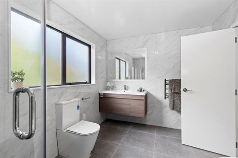 Photo of property in 5 Pihipihi Way, Crofton Downs, Wellington, 6035