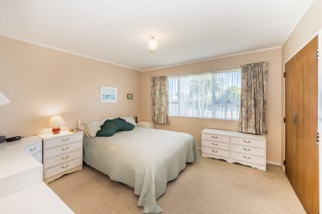 Photo of property in 1 Graham Grove, Waikanae, 5036