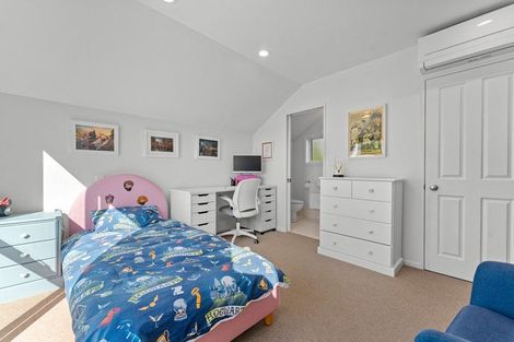 Photo of property in 127 Browns Bay Road, Browns Bay, Auckland, 0630