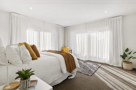 Photo of property in 12 Promontory Crescent, Newlands, Wellington, 6037