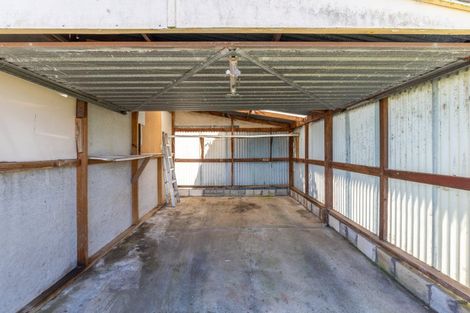 Photo of property in 17 Kairau Road West, Sentry Hill, New Plymouth, 4373