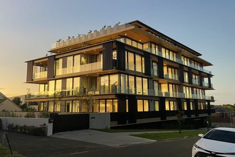 Photo of property in 103/110 Kitchener Road, Milford, Auckland, 0620