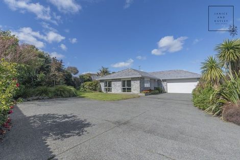 Photo of property in 27 Trossach Place, Wattle Downs, Auckland, 2103