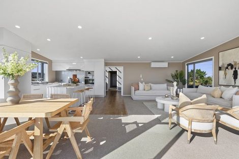 Photo of property in 100 Elsham Road, Lepperton, New Plymouth, 4373