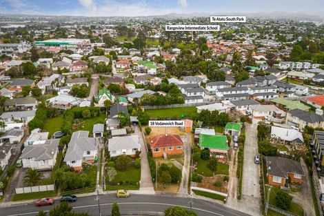 Photo of property in 18 Vodanovich Road, Te Atatu South, Auckland, 0610