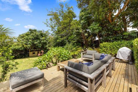 Photo of property in 11 Melandra Road, Stanmore Bay, Whangaparaoa, 0932