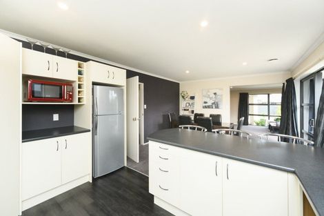 Photo of property in 6 Nevada Way, Kelvin Grove, Palmerston North, 4414