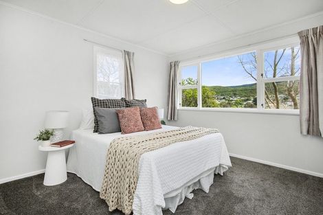 Photo of property in 49 Taylor Terrace, Tawa, Wellington, 5028