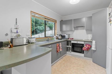 Photo of property in 1/96 Edmonton Road, Henderson, Auckland, 0612