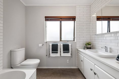 Photo of property in 86 Porritt Avenue, Chatswood, Auckland, 0626