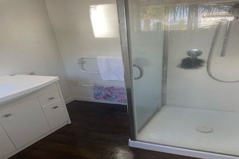 Photo of property in 2/119 Carlisle Road, Northcross, Auckland, 0632