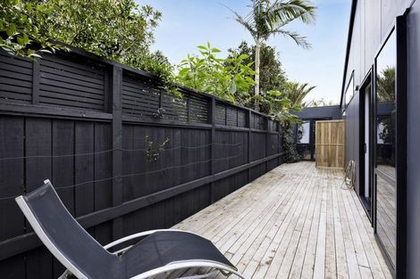 Photo of property in 11a Mace Terrace, Oakura, 4314