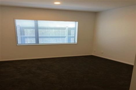 Photo of property in 27 Syd Grant Crescent, Orewa, 0931