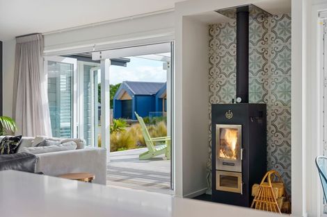 Photo of property in 6 Arapipi Way, Peka Peka, Waikanae, 5391