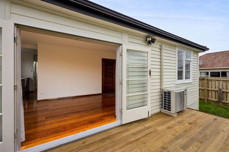 Photo of property in 29 Wilson Street, Waverley, 4510