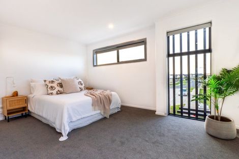 Photo of property in 20 Atutahi Lane, Papamoa, 3118