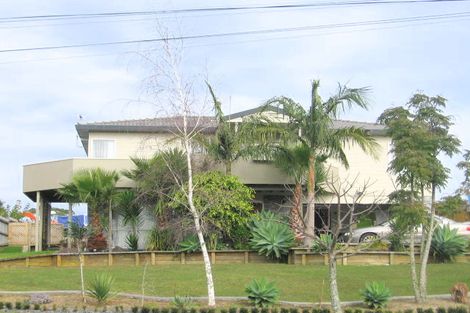 Photo of property in 90 Don Buck Road, Massey, Auckland, 0614