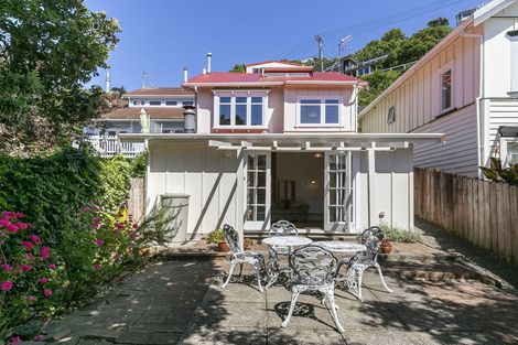 Photo of property in 159 Sutherland Road, Lyall Bay, Wellington, 6022